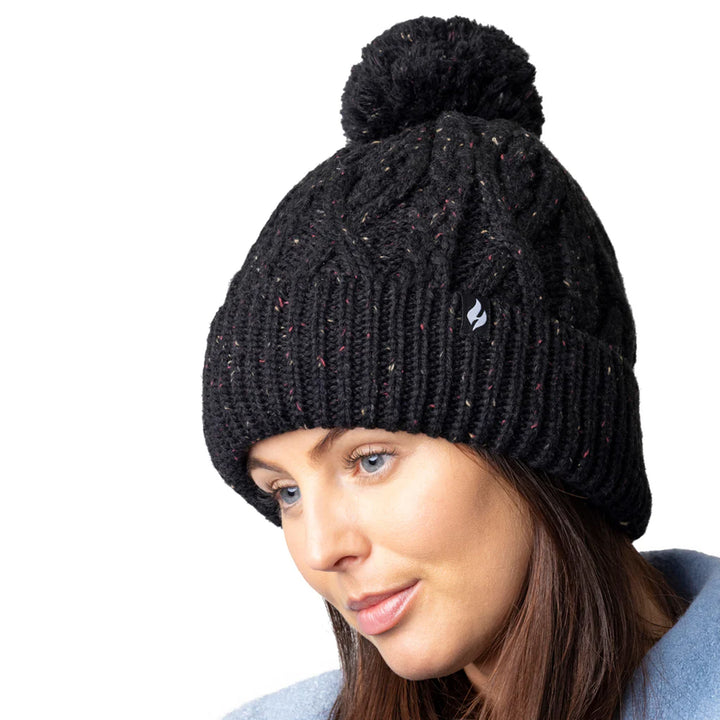 Kuschelige Bommelmütze mit Bommeln für Damen | Zopfmuster-Beanie mit Fleecefutter