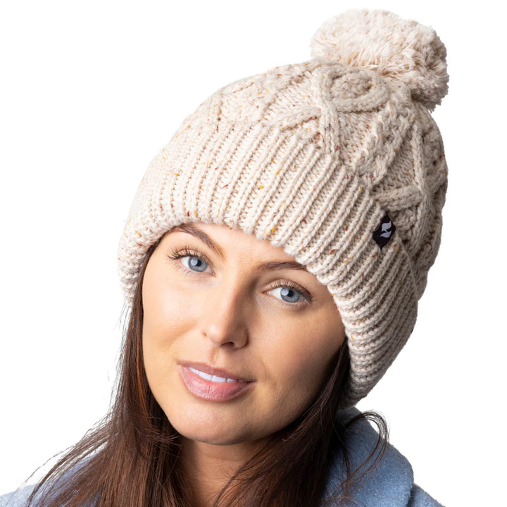 Kuschelige Bommelmütze mit Bommeln für Damen | Zopfmuster-Beanie mit Fleecefutter